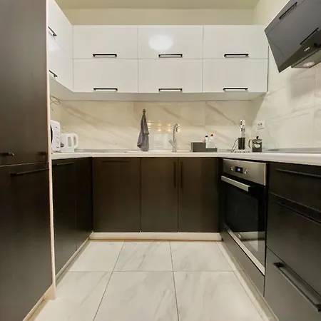 Stylish Apartment, Centre - Private Parking - Panoramic Views *