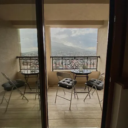 Stylish Apartment, Centre - Private Parking - Panoramic Views * Skopje