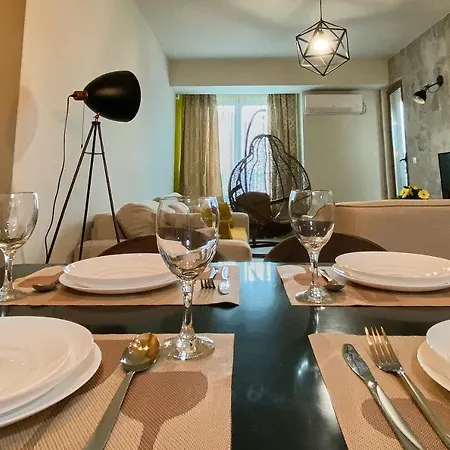 Daire Stylish Apartment, Centre - Private Parking - Panoramic Views Üsküp