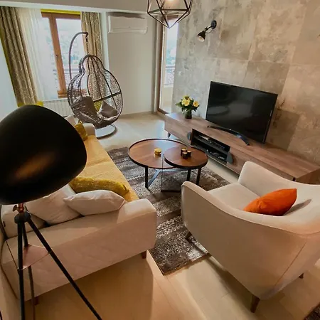 Stylish Apartment, Centre - Private Parking - Panoramic Views Appartamento