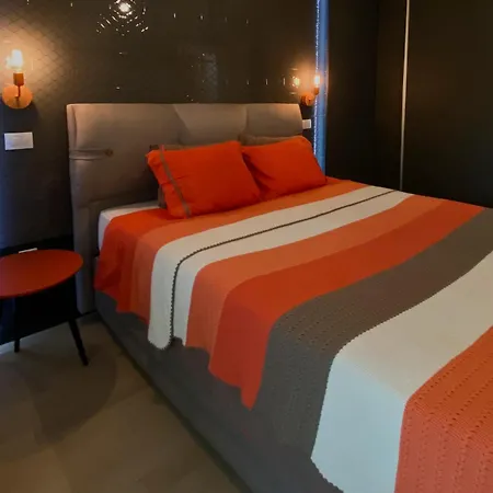 Stylish Apartment, Centre - Private Parking - Panoramic Views Appartamento