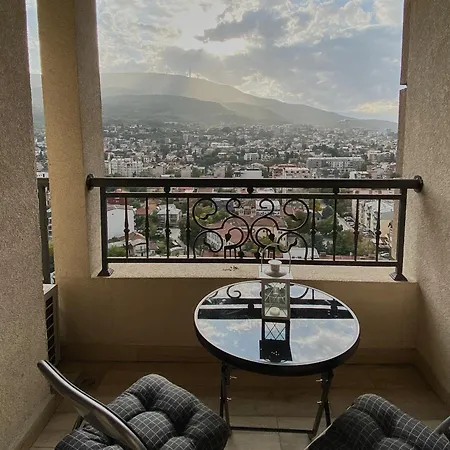 Stylish Apartment, Centre - Private Parking - Panoramic Views Skopje