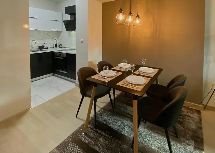 Stylish Apartment, Centre - Private Parking - Panoramic Views * Skopje