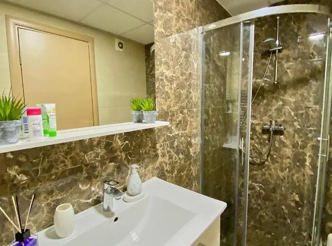 Stylish Apartment, Centre - Private Parking - Panoramic Views *