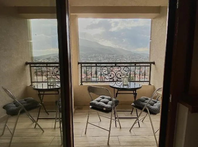 Stylish Apartment, Centre - Private Parking - Panoramic Views * Skopje