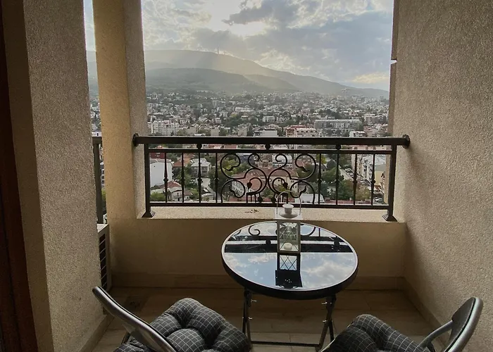 Stylish Apartment, Centre - Private Parking - Panoramic Views Skopje