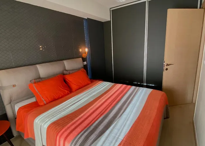 Stylish Apartment, Centre - Private Parking - Panoramic Views